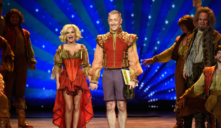 2015 Tony Awards hosts Kristin Chenoweth and Alan Cumming