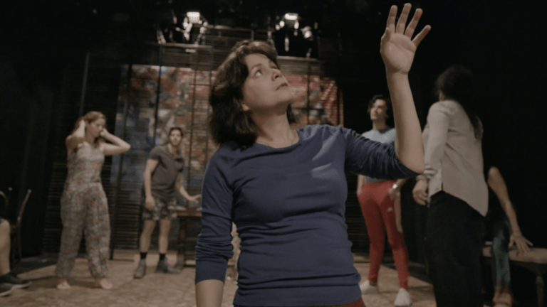 Zulema Clares reaching into space, exploring the stage